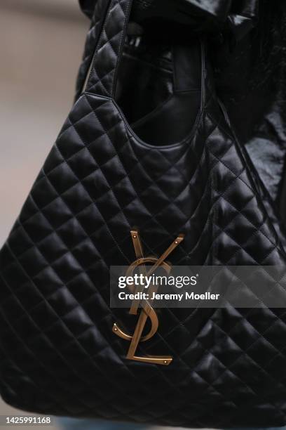 32,150 Yves Saint Laurent Purse Stock Photos, High-Res Pictures