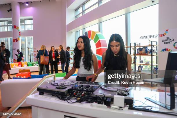 As world leaders gather in New York for the UN General Assembly, DJs Amira & Kayla spin at The Goalkeepers 2022 Global Goals Awards, hosted by the...