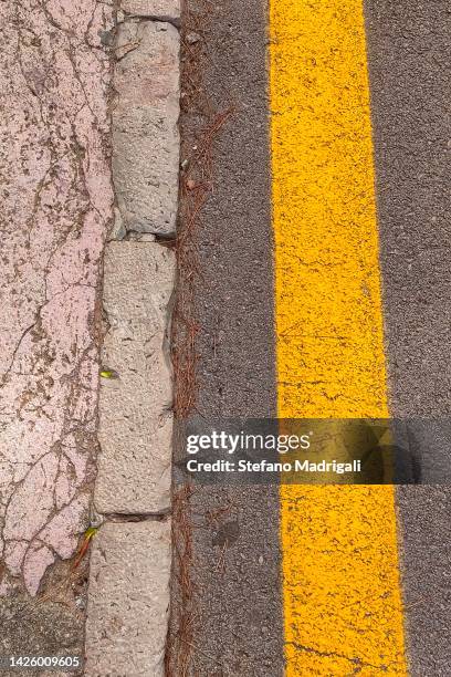 Continuous Open Line Continuous Line Pattern Photos and Premium High Res Pictures - Getty Images