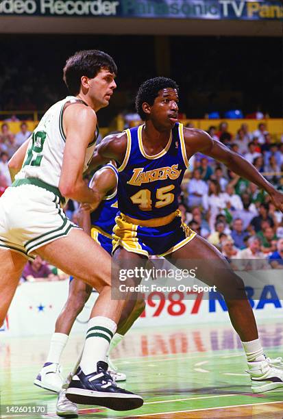 Green of the Los Angeles Lakers fights for position with Kevin McHale of the Boston Celtics during the 1987 NBA Basketball Finals at the Boston...