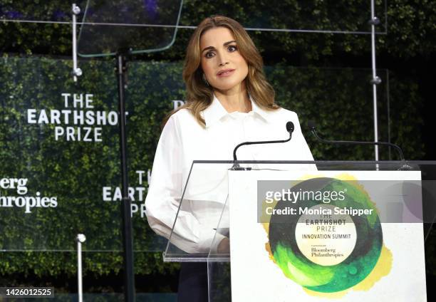 Her Majesty Queen Rania Al Abdullah, The Earthshot Prize Council Member speaks onstage during The Earthshot Prize Innovation Summit in Partnership...