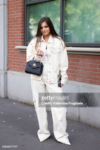 Guest is seen at Fendi show during the Milan Fashion Week - Womenswear Spring/Summer 2023 on September 21, 2022 in Milan, Italy.