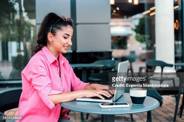 asian businesswoman working in cafe at street. - fashion blogger stock pictures, royalty-free photos & images