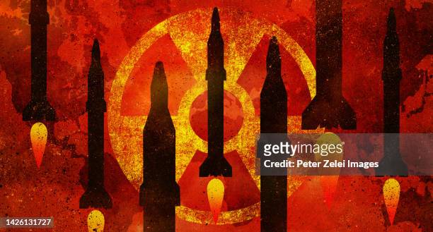 nuclear war danger - massenvernichtungswaffe stock-fotos und bilder