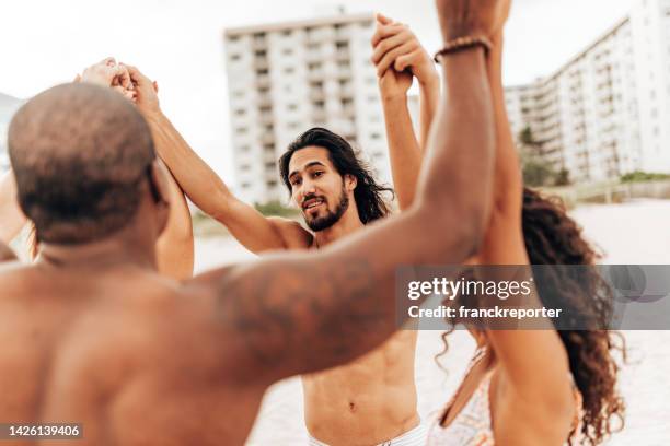 friends dancing on the beach - old florida nightclub stock pictures, royalty-free photos & images