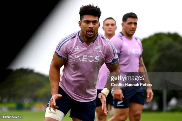 Ardie Savea of the All Blacks runs through drills during a New Zealand All Blacks training session at Mount Smart Stadium on September 22, 2022 in...