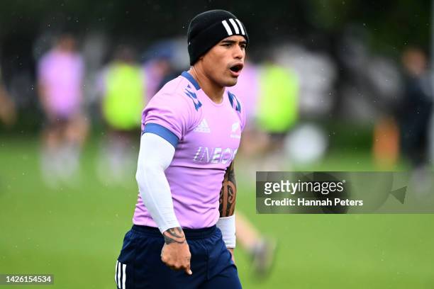 Aaron Smith of the All Blacks runs through drills during a New Zealand All Blacks training session at Mount Smart Stadium on September 22, 2022 in...