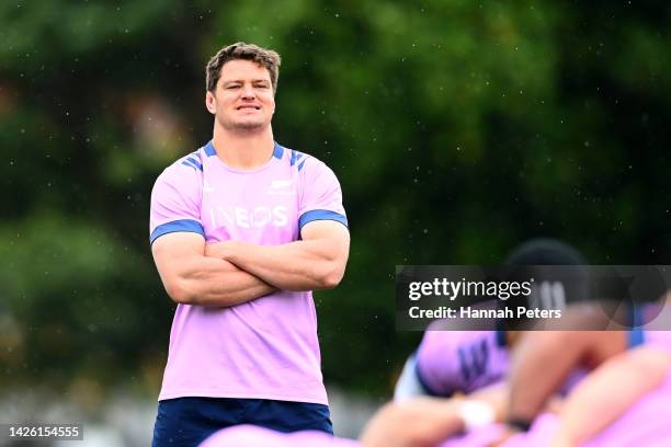 Injured Scott Barrett of the All Blacks looks on during a New Zealand All Blacks training session at Mount Smart Stadium on September 22, 2022 in...