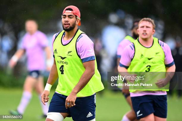 Hoskins Sotutu of the All Blacks runs through drills during a New Zealand All Blacks training session at Mount Smart Stadium on September 22, 2022 in...