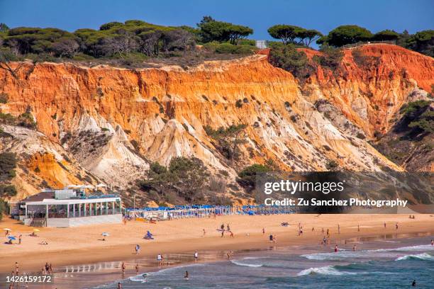 red cliff of falesia beach - albufeira beach stockfoto's en -beelden