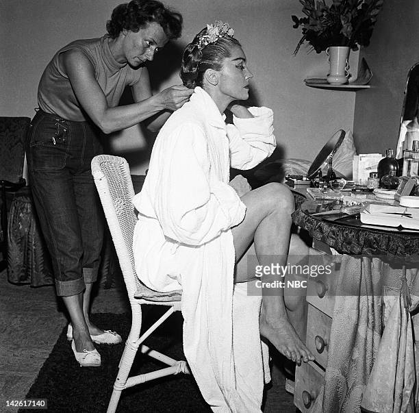 Pictured: Hairdresser Pat Tidy, actress/swimmer Esther Williams in 1956 --