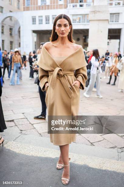 Lily Aldridge is seen during the Milan Fashion Week - Womenswear Spring/Summer 2023 on September 22, 2022 in Milan, Italy.