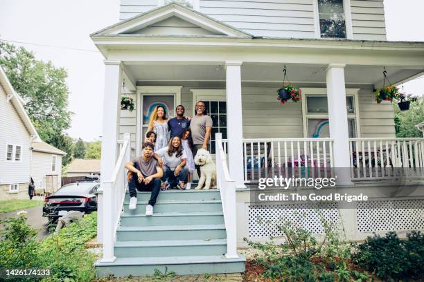 portrait of family with dog on porch of house during weekend - típico de clase mediana fotografías e imágenes de stock