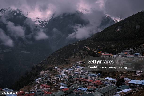 namche bazaar in high angle view - bazar namche imagens e fotografias de stock