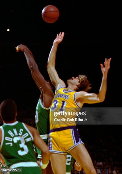 Lakers Kurt Rambis battles for rebound against Robert Parish during 1985 NBA Finals between Los Angeles Lakers and Boston Celtics, June 2, 1985 in...