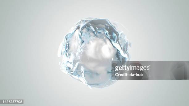 gota de agua pura - transparent sphere fotografías e imágenes de stock