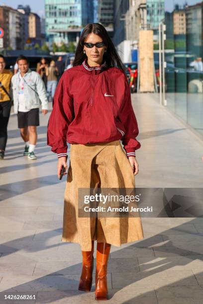 Bella Hadid is seen during Milan Fashion Week Womenswear Spring/Summer 2023 on September 22, 2022 in Milan, Italy.