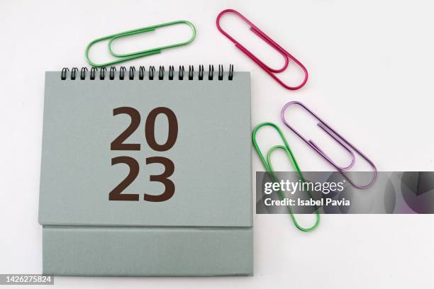 2023 calendar on desk - calendar isolated stock pictures, royalty-free photos & images