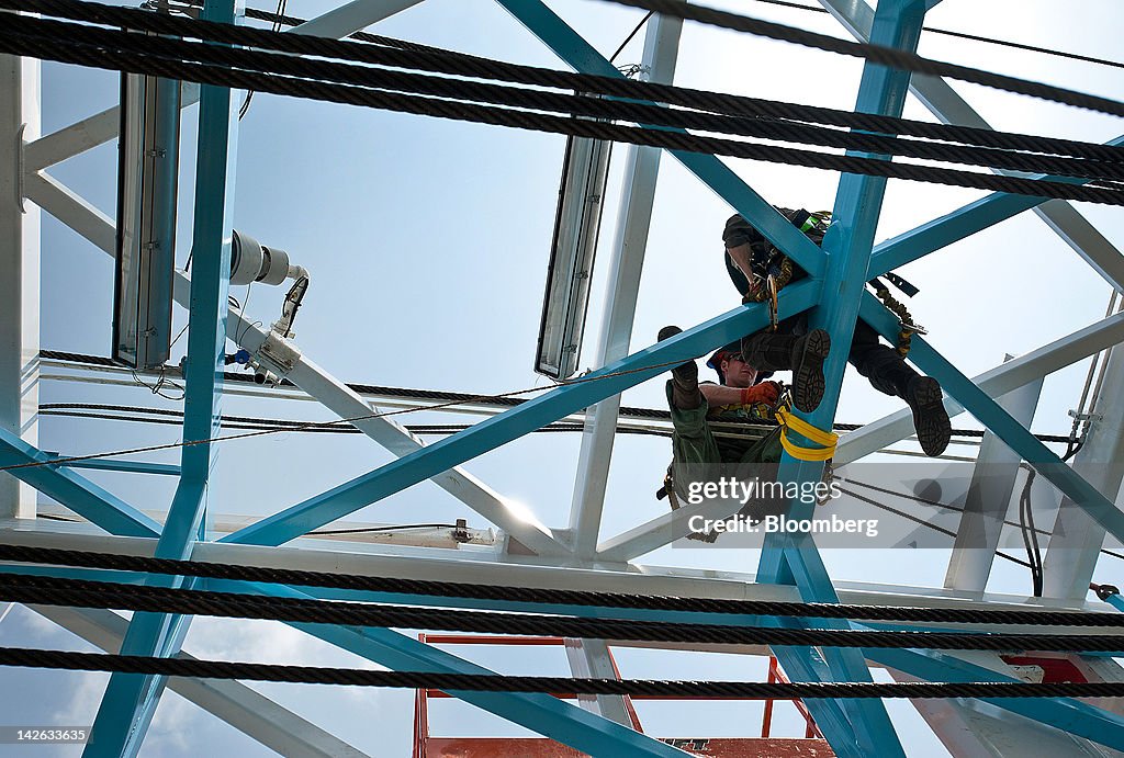 To Orion Rig Workers make final preparations on Orion Drilling Co.'s Polaris oil ...