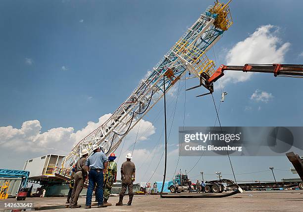 Oil Rigs Assembly 74 Orion Drilling Stock Photos, High-Res Pictures, and Images - Getty ...