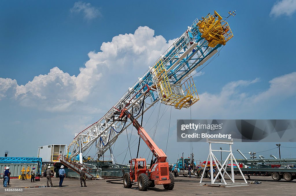 The mast of Orion Drilling Co.'s Polaris oil and gas drilling rig is ...