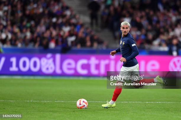 Antoine Griezmann of France runs with the ball during the UEFA Nations League League A Group 1 match between France and Austria at on September 22,...
