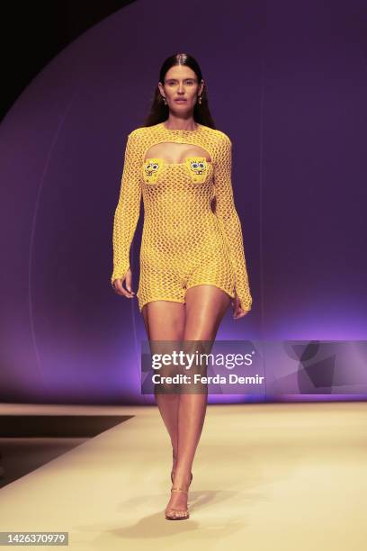 Bianca Balti walks the runway at the GCDS fashion show during the Milan Fashion Week Womenswear Spring/Summer 2023 on September 22, 2022 in Milan,...