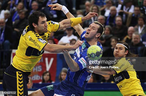 Pascal Hens of Hamburg is challenged by Zarko Sesum and Ivan Cupic of Rhein-Neckar Loewen during the Toyota Bundesliga handball game between HSV...