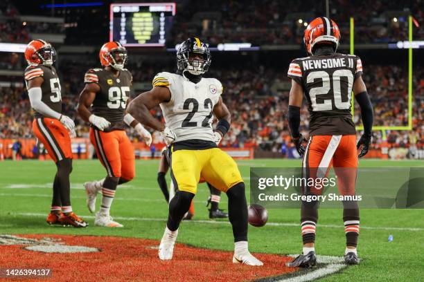 Najee Harris of the Pittsburgh Steelers scores a rushing touchdown during the second quarter against the Cleveland Browns at FirstEnergy Stadium on...