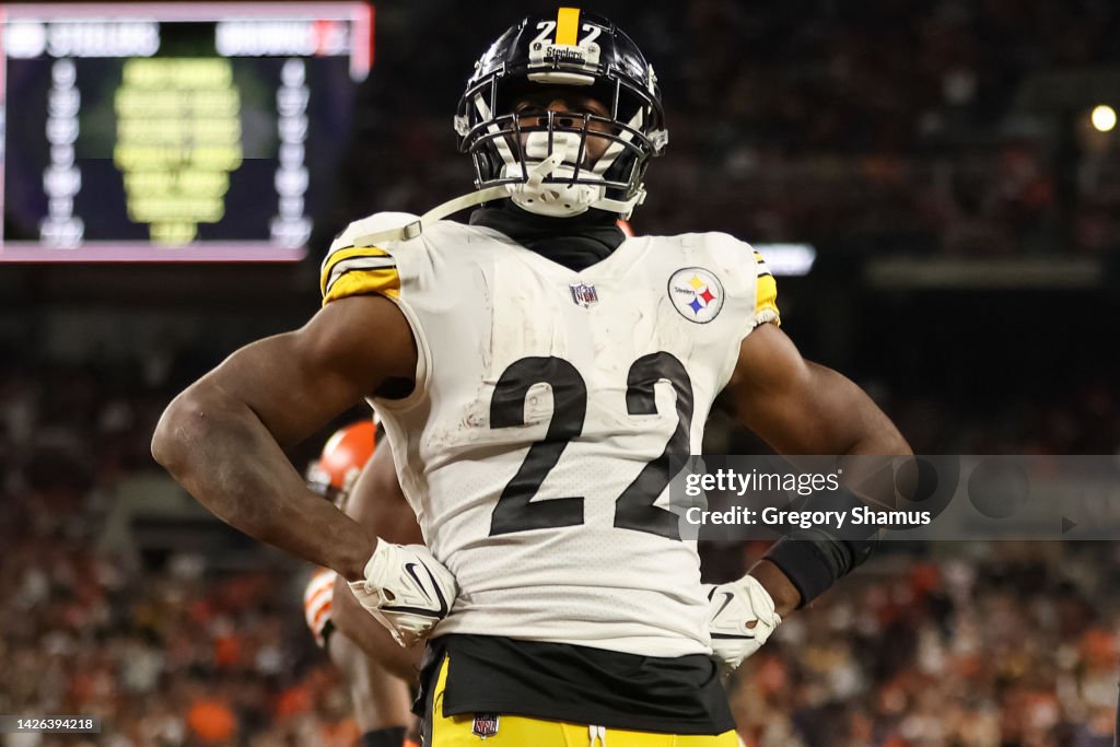 Pittsburgh Steelers v Cleveland Browns