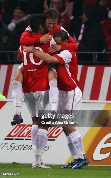 Nicolai Mueller of Mainz celebrates his team's third goal with team mates during the Bundesliga match between between FSV Mainz 05 and 1. FC Koeln at...