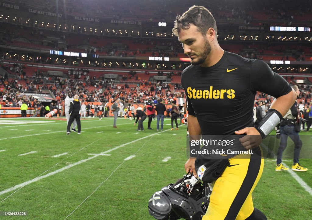 Pittsburgh Steelers v Cleveland Browns