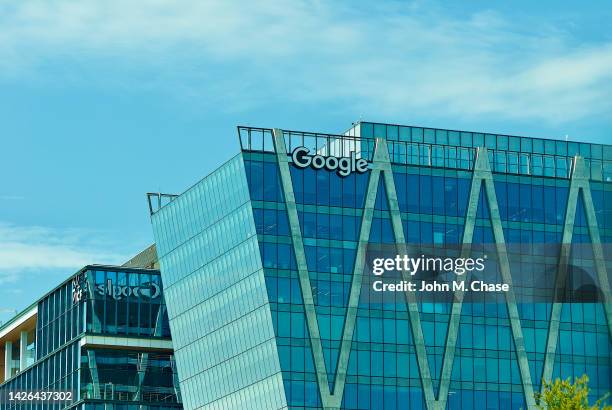 the google and icf buildings, reston, virginia (usa) - reston stockfoto's en -beelden