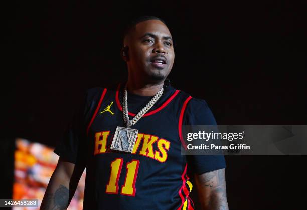 Nas performs onstage during the "NY State Of Mind" tour at Cellairis Amphitheatre at Lakewood on September 22, 2022 in Atlanta, Georgia.