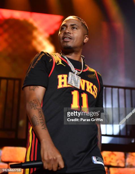 Nas performs onstage during the "NY State Of Mind" tour at Cellairis Amphitheatre at Lakewood on September 22, 2022 in Atlanta, Georgia.