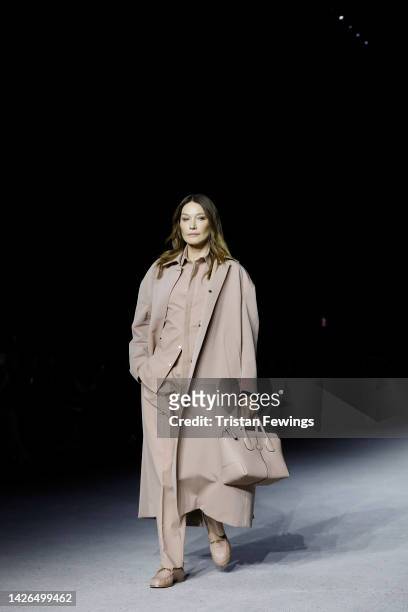 Carla Bruni walks the runway of the Tod's Fashion Show during the Milan Fashion Week Womenswear Spring/Summer 2023 on September 23, 2022 in Milan,...