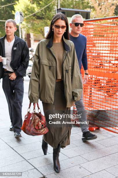 Bella Hadid is seen during the Milan Fashion Week - Womenswear Spring/Summer 2023 on September 23, 2022 in Milan, Italy.