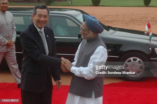 Prime Minister of Singapore Lee Hsien Loong is greeted by his Indian counterpart Manmohan Singh during a ceremonial reception in the forecourt of the...