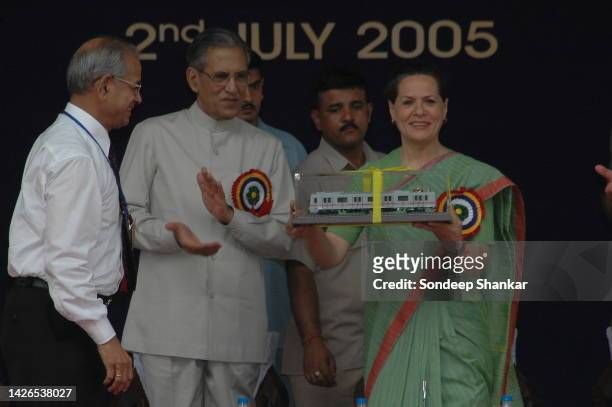 Delhi Metro Rail Managing Director E Sreedharan with Congress President Sonia Gandhi at the launch of a Metro rail line from Central Secretariat to...