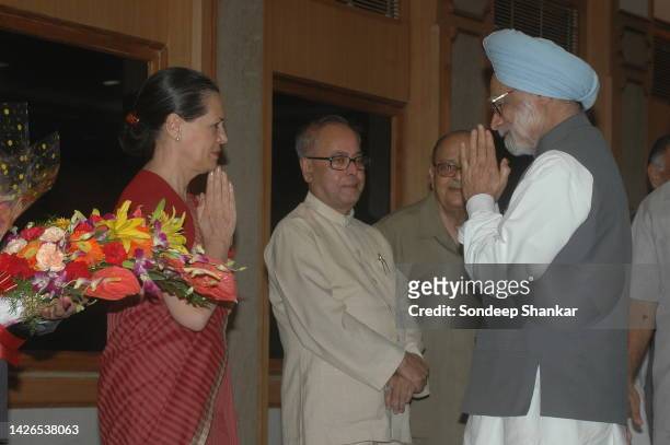 The Prime Minister, Dr Manmohan Singh being seen off by the Chairperson of the National Advisory Council, Sonia Gandhi and his Cabinet Colleagues...