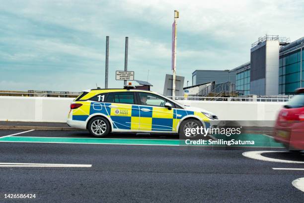 parked police car - essex stockfoto's en -beelden