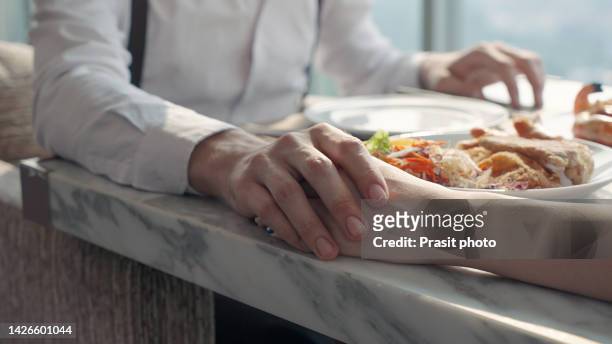 sweet asian couple having a romantic dinner and spending time together in restaurant. celebrating valentine's day - coppia eterosessuale foto e immagini stock