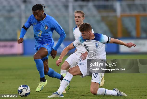 Caleb Okou of Italy U21 and Charlie Cresswell of England U21 in action during the International Friendly Match between Italy U21 and England U21 at...