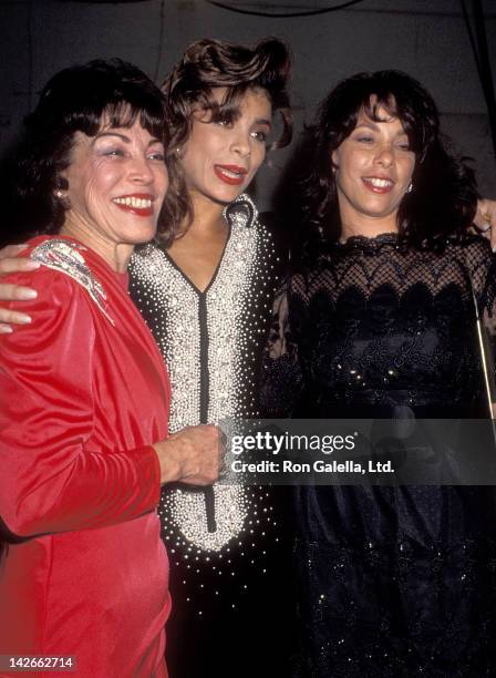 Singer Paula Abdul, mother Lorraine Rykiss and sister Wendy Mandel attend the 17th Annual American Music Awards on January 22, 1990 at the Shrine...