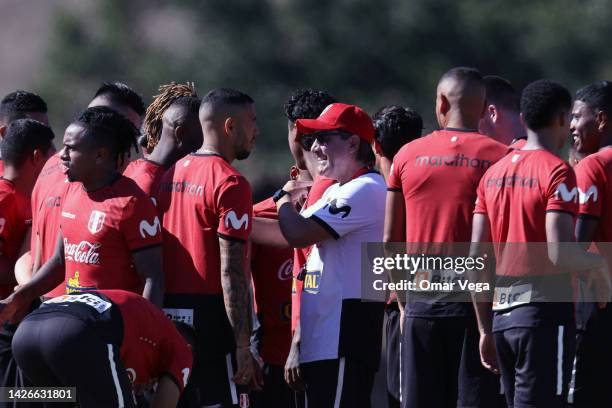 Head coach of Peru Juan Máximo Reynoso talks with his players during a training session at Mt. San Antonio College on September 23, 2022 in Walnut,...