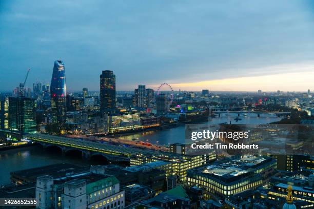 view of london at night - central london stock-fotos und bilder