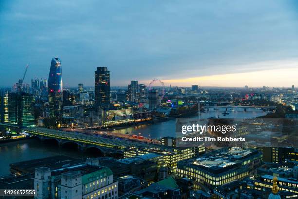 view of london at night - salesforce tower london stock pictures, royalty-free photos & images