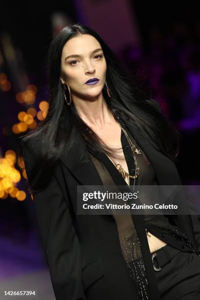 Mariacarla Bosconowalks the runway of the Versace Fashion Show during the Milan Fashion Week Womenswear Spring/Summer 2023 on September 23, 2022 in...