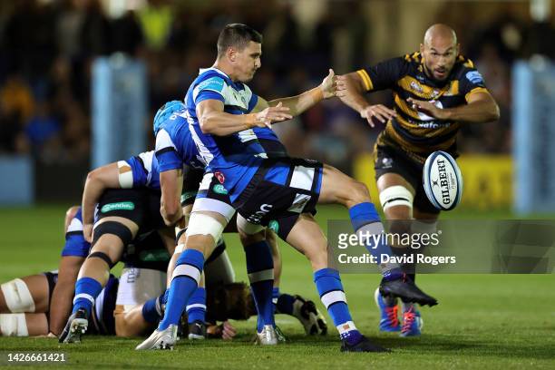 Louis Schreuder of Bath Rugby kicks past Kiran McDonald of Wasps during the Gallagher Premiership Rugby match between Bath Rugby and Wasps at...