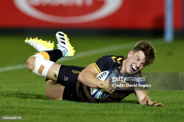 Will Porter of Wasps scores their 3rd try during the Gallagher Premiership Rugby match between Bath Rugby and Wasps at Recreation Ground on September...